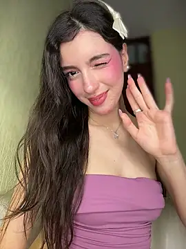 Emily-hottson live