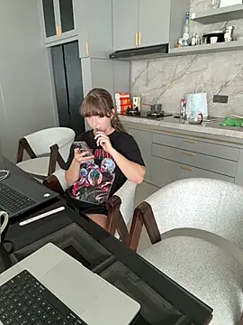 Nura_n_Sarah live