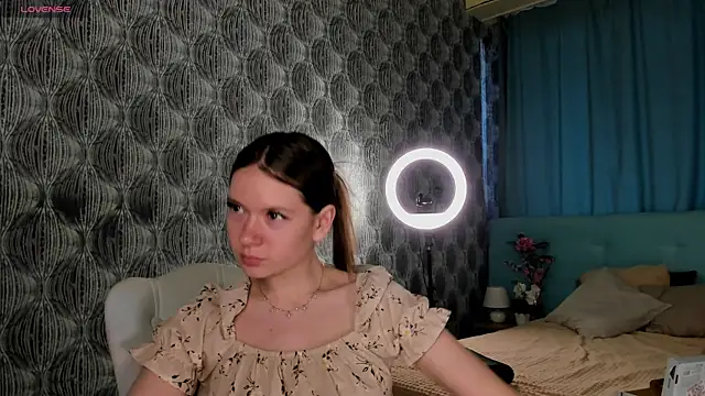 Nicole_Charm live