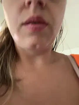 ladywithbigass live