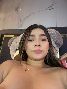 Mia_Rodriguezz_ live
