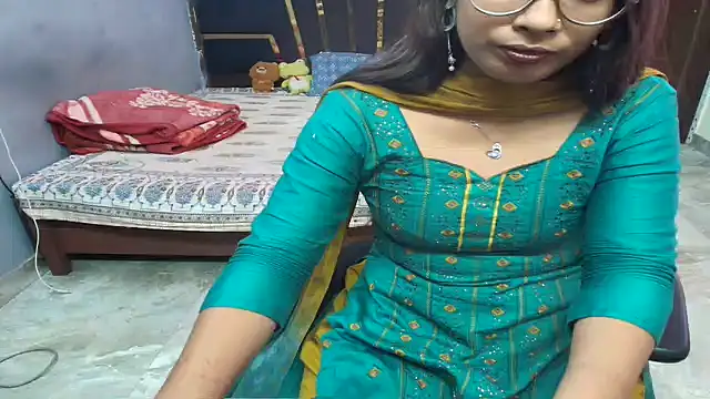 Deevisha-queen live