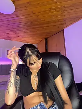 Hilary_pinkk live