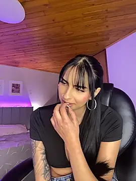 Hilary_pinkk live