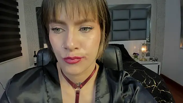 Mrs_Regina_clk live