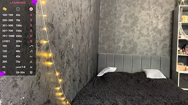 EmilyEmbears live