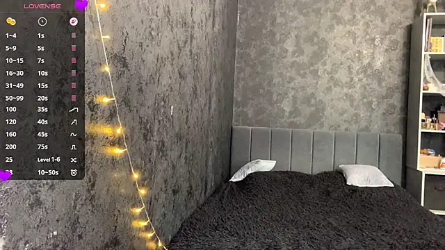 EmilyEmbears live