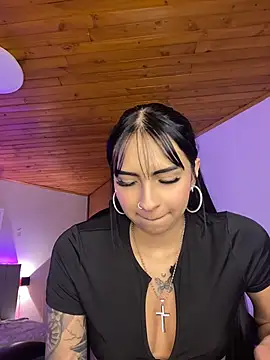 Hilary_pinkk live