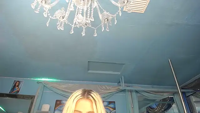 ADRIANNA_FOX live