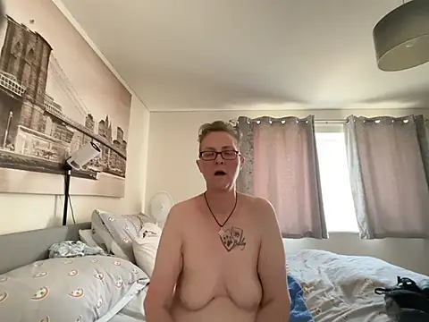 Curvy-Jinx live