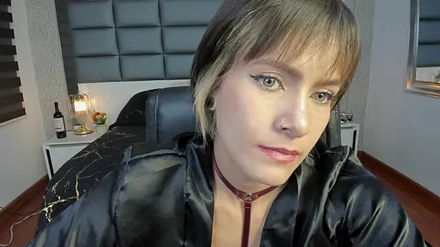 Mrs_Regina_clk live