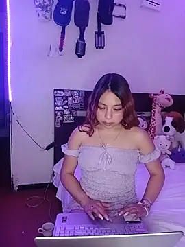 Emma_Evanns_ live