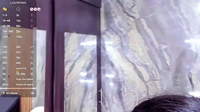 LauraSaenz01 live