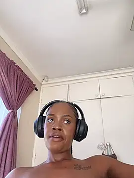 LuciousLips96 live