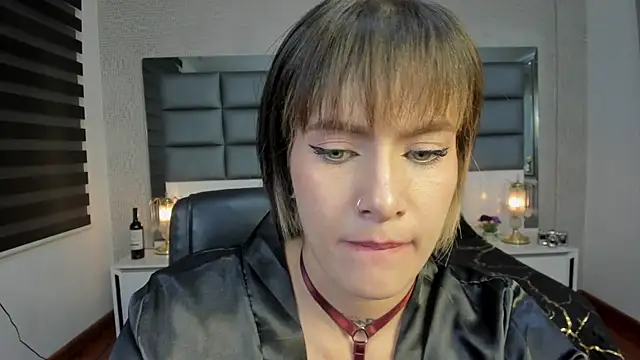 Mrs_Regina_clk live