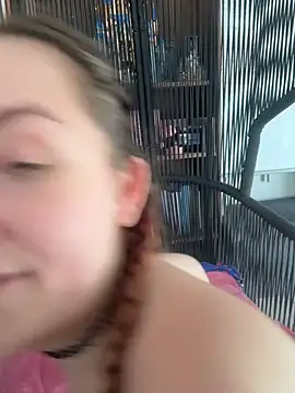 Ana_Delacour live