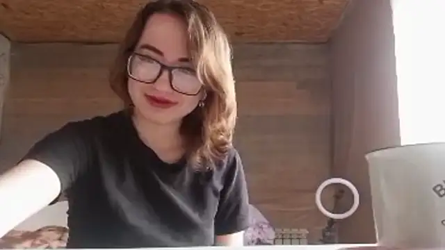OliviaMoment live