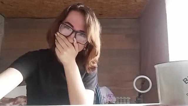 OliviaMoment live
