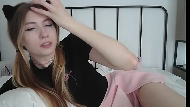 ErikaShyy live