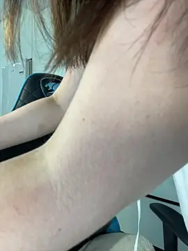 CurlyLara live