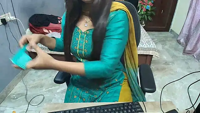 Deevisha-queen live