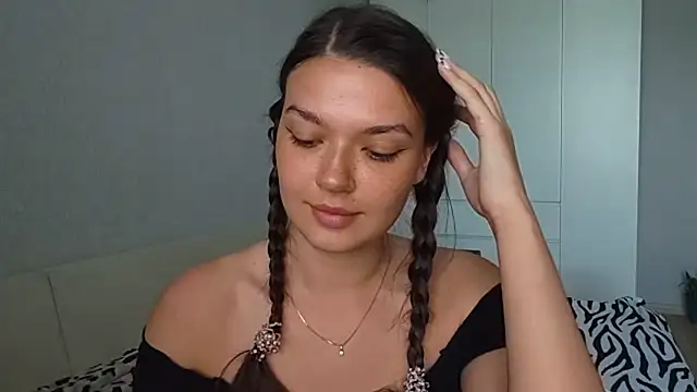 Vicki_queen live