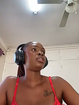 LuciousLips96 live