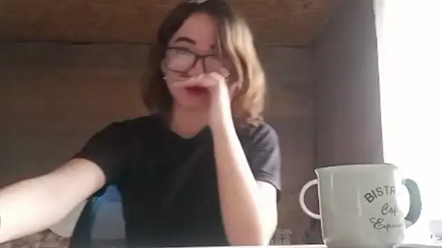 OliviaMoment live