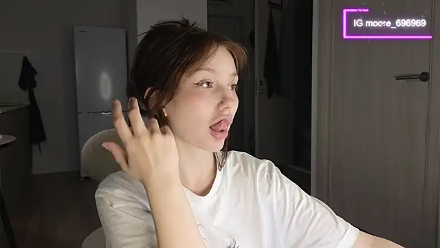 Sakura_Moore live