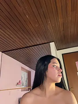 LunaMoore_Pink live