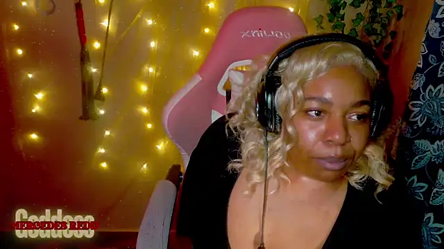 MercedesRedd live