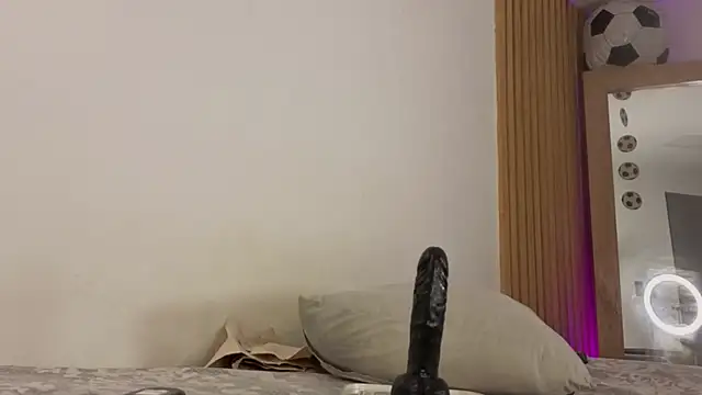 Megan_Lara_ live