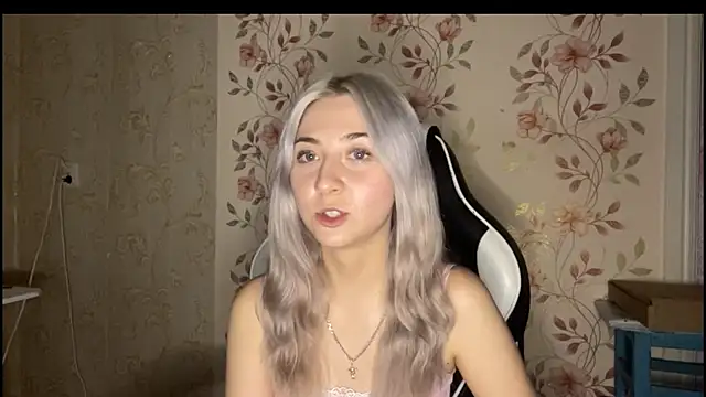 WhitePowerGirl live