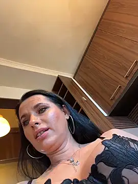 Hotmomcheckk_ live