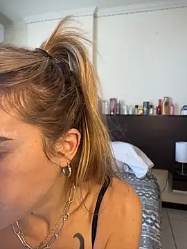 NicoleWilder live