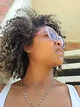BiiancaEstradaa live