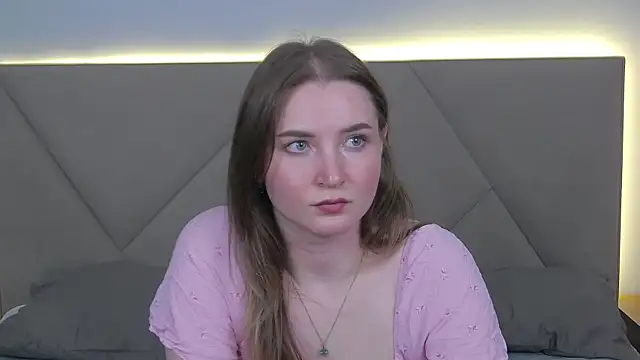 ArianaMilss live