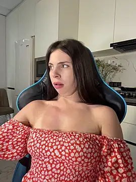 CurlyLara live