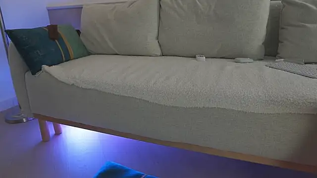 Yvonna_One live