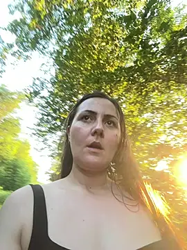 BrunetteNymph live