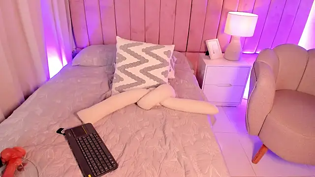 Elizabeth_rochee live