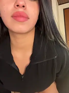 LunaMoore_Pink live