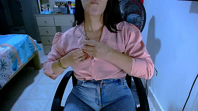 BitterMomXxx live