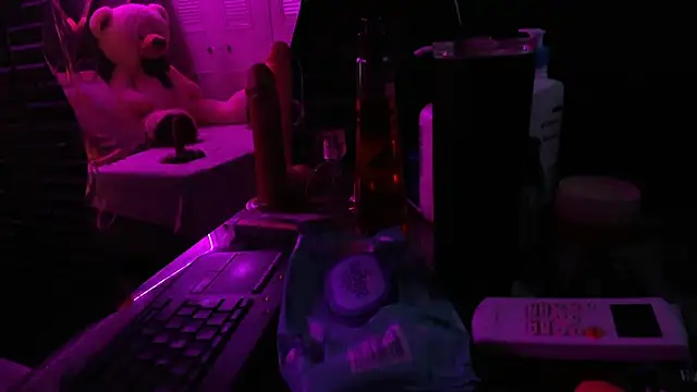 Scarlet_Reyes live