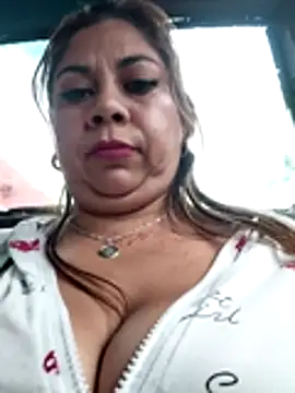 Laura-Hernandez live
