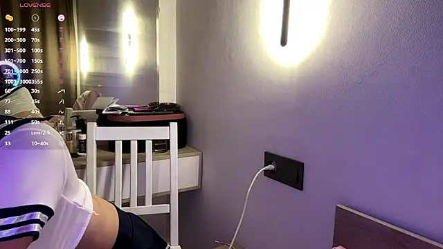 Ur_neighbor_Kira live