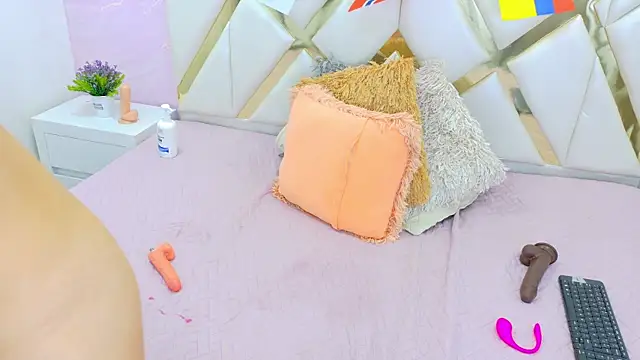 Sarah_blakee_ live