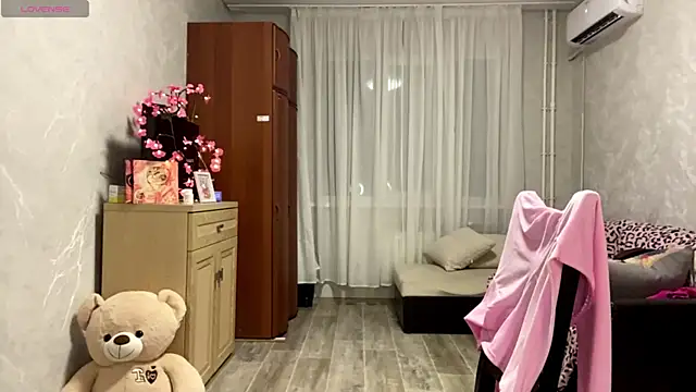 StephaniCute live