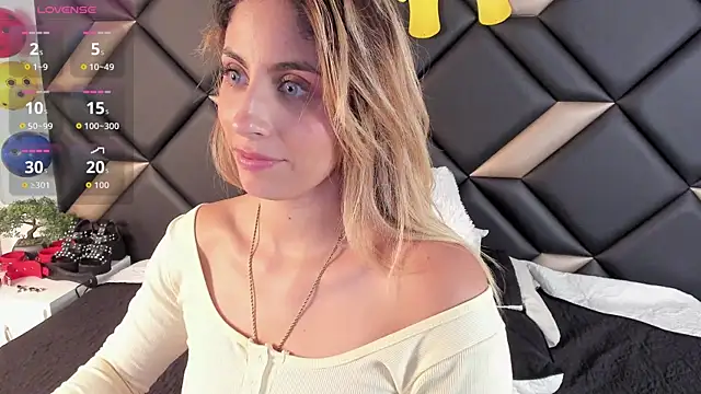 AdrianaHarlow live