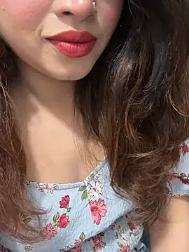 Yours_riya11 live